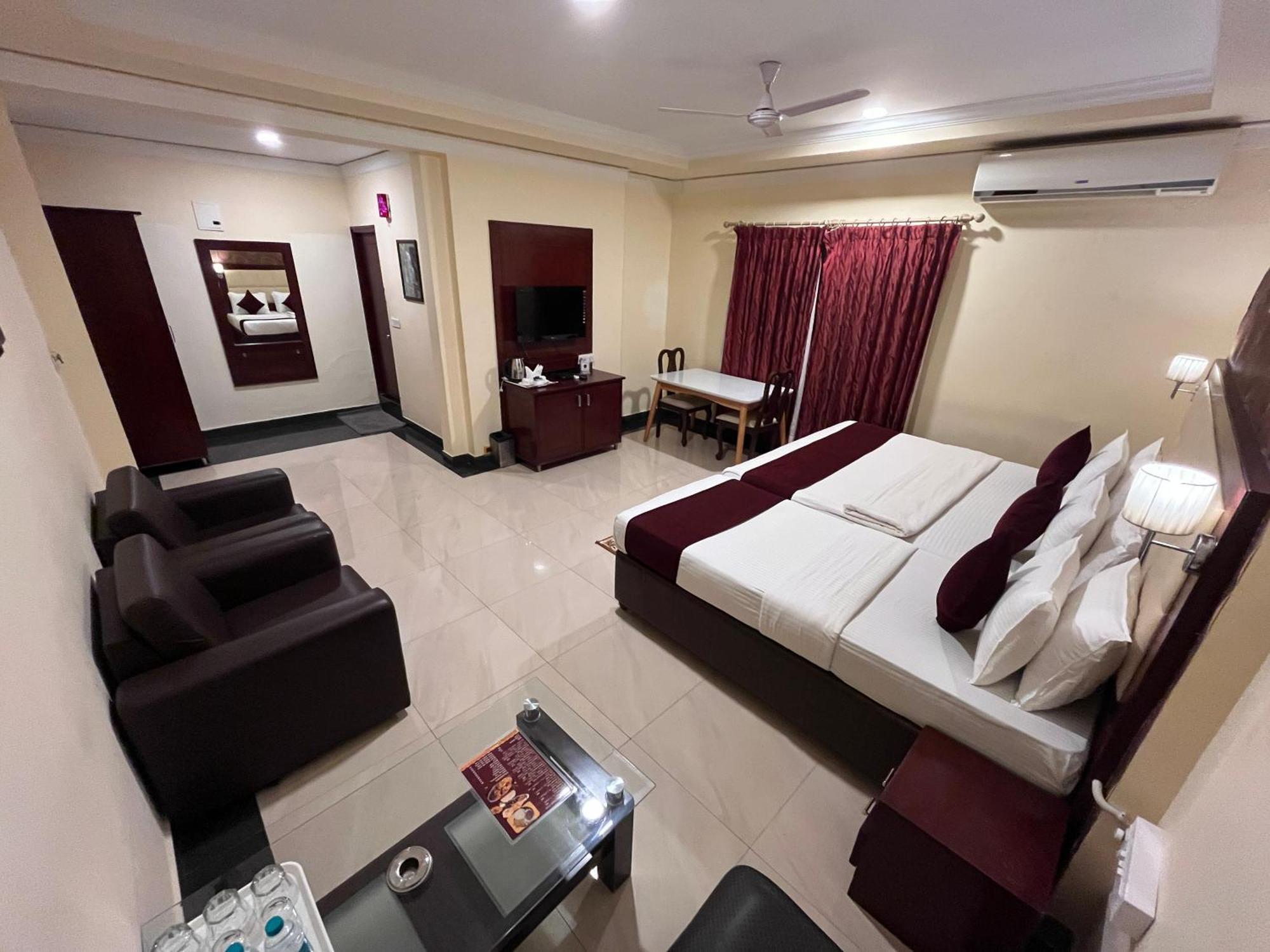 Ananya Comfortss Hospet Extérieur photo