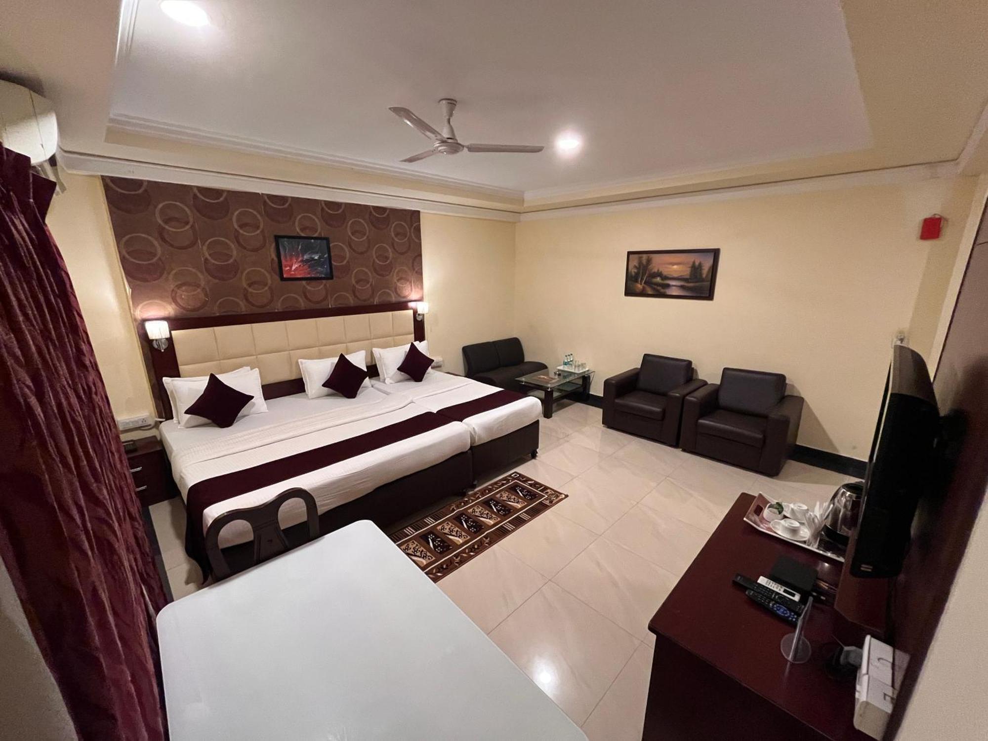Ananya Comfortss Hospet Extérieur photo