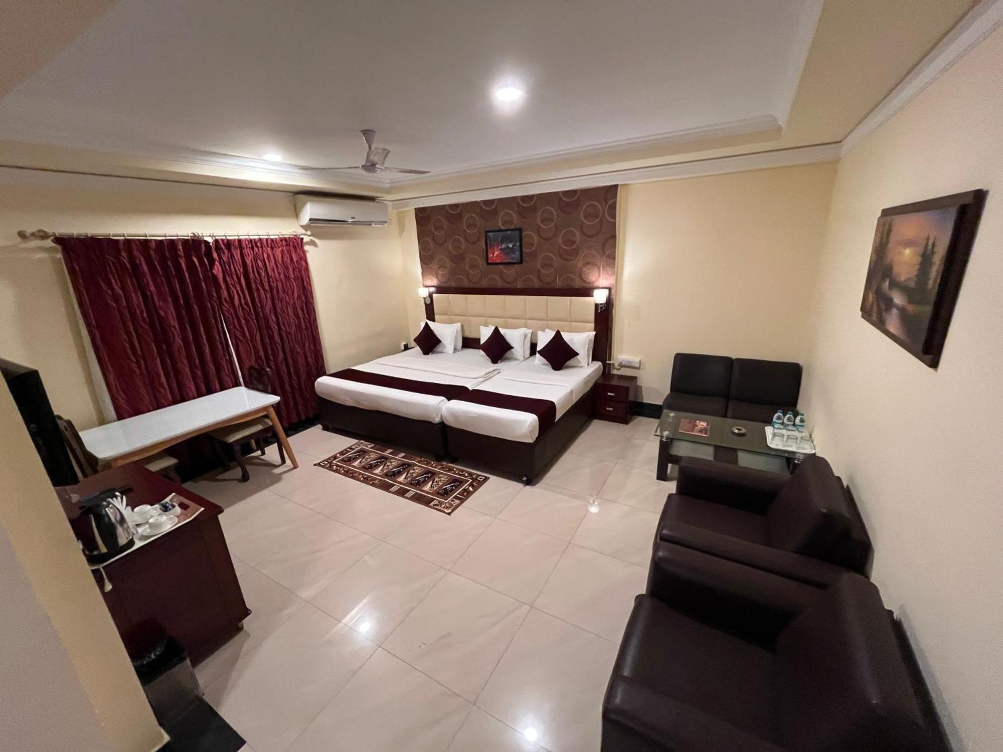 Ananya Comfortss Hospet Extérieur photo