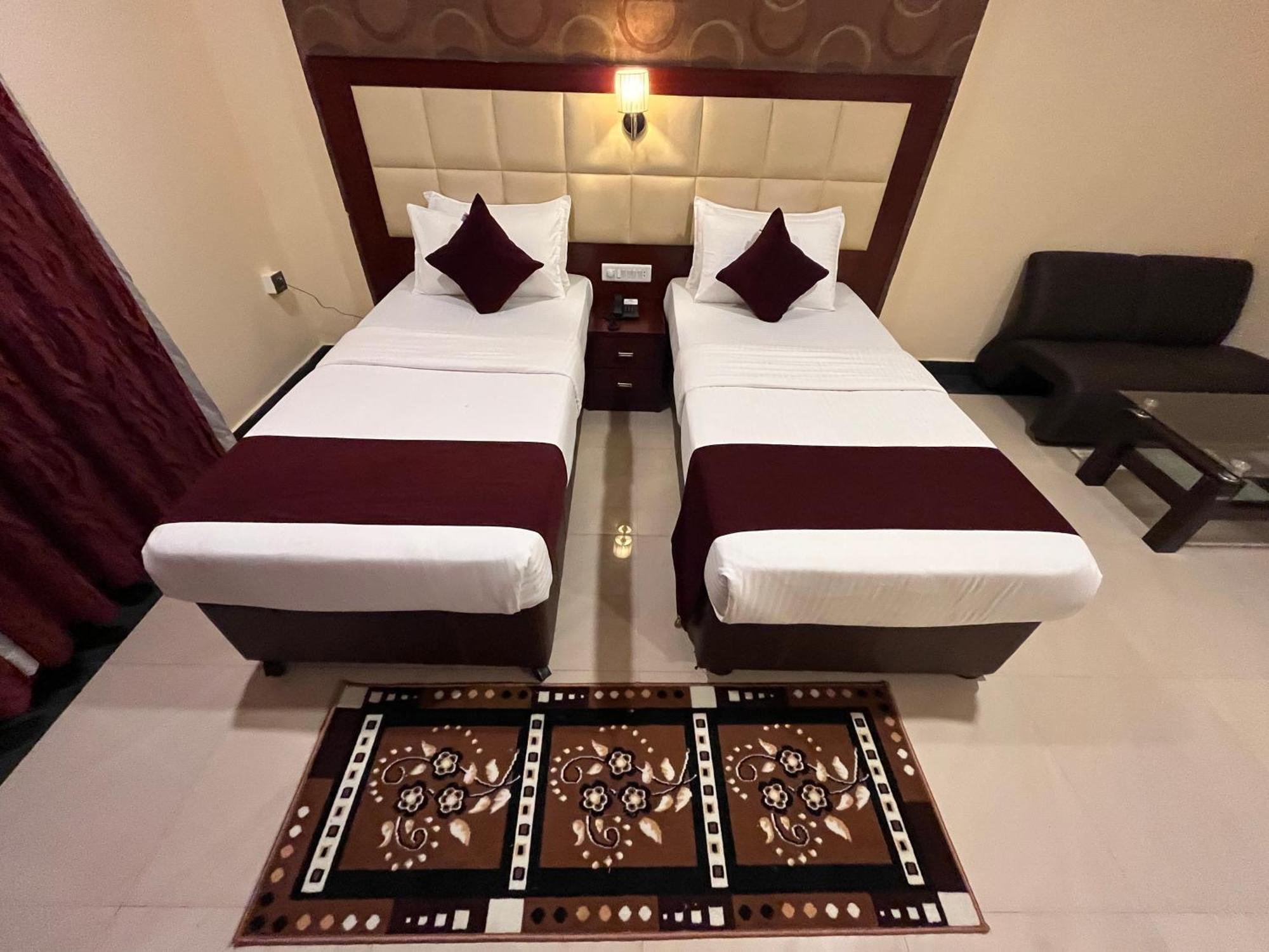 Ananya Comfortss Hospet Extérieur photo