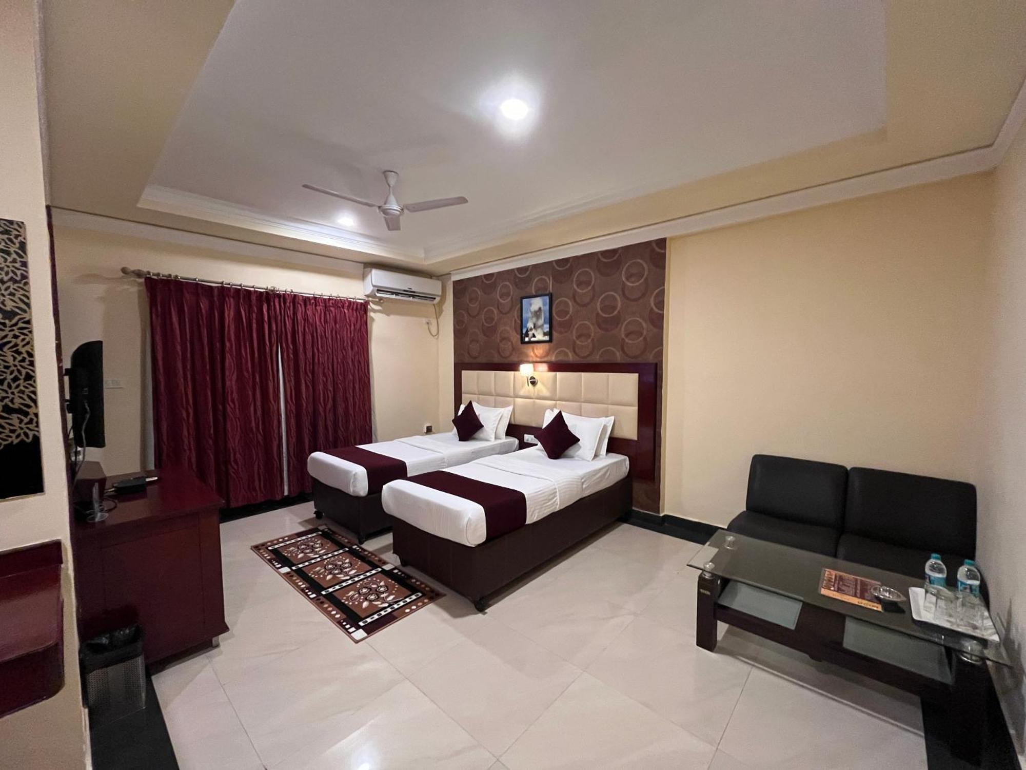 Ananya Comfortss Hospet Extérieur photo