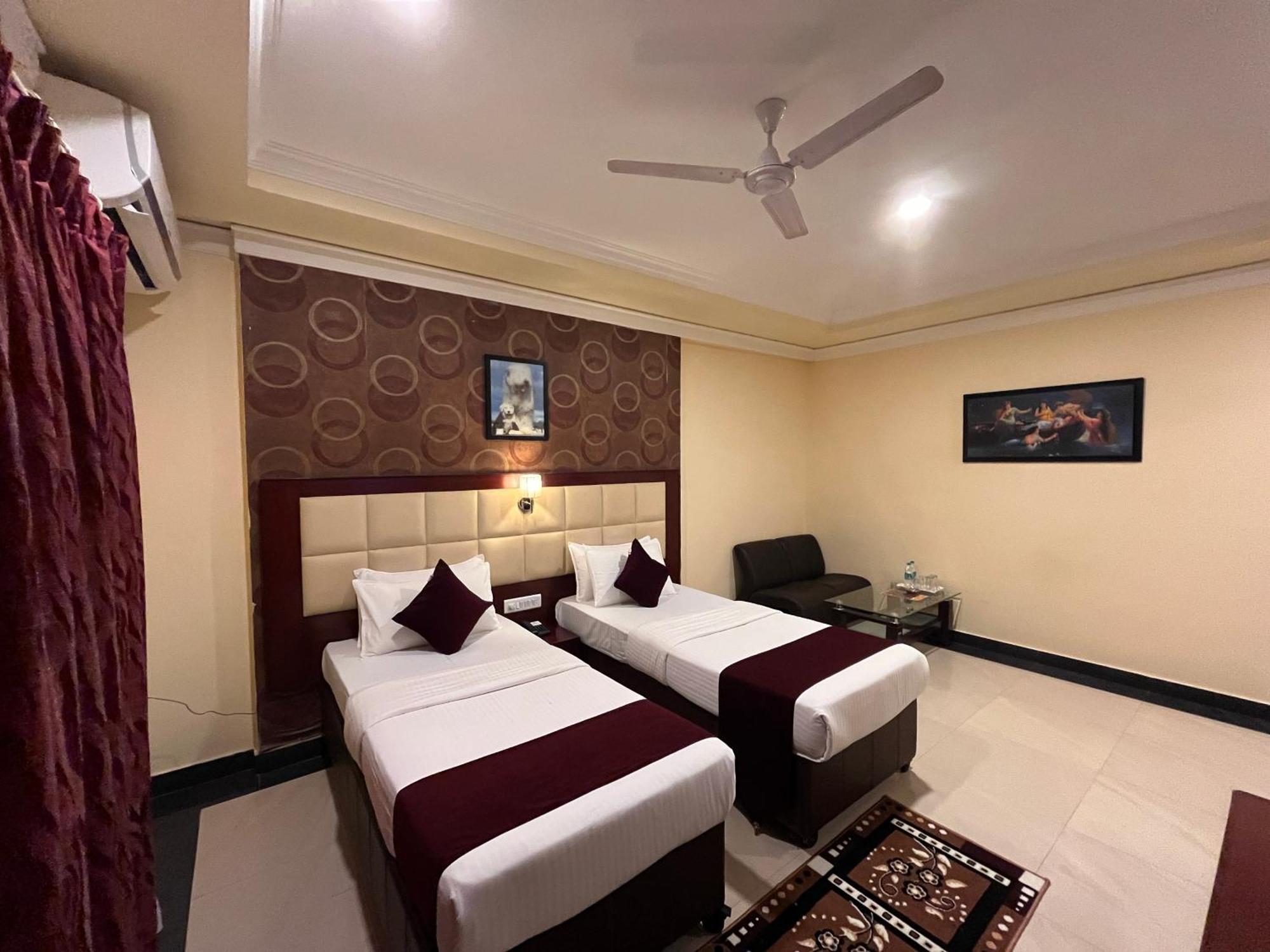 Ananya Comfortss Hospet Extérieur photo